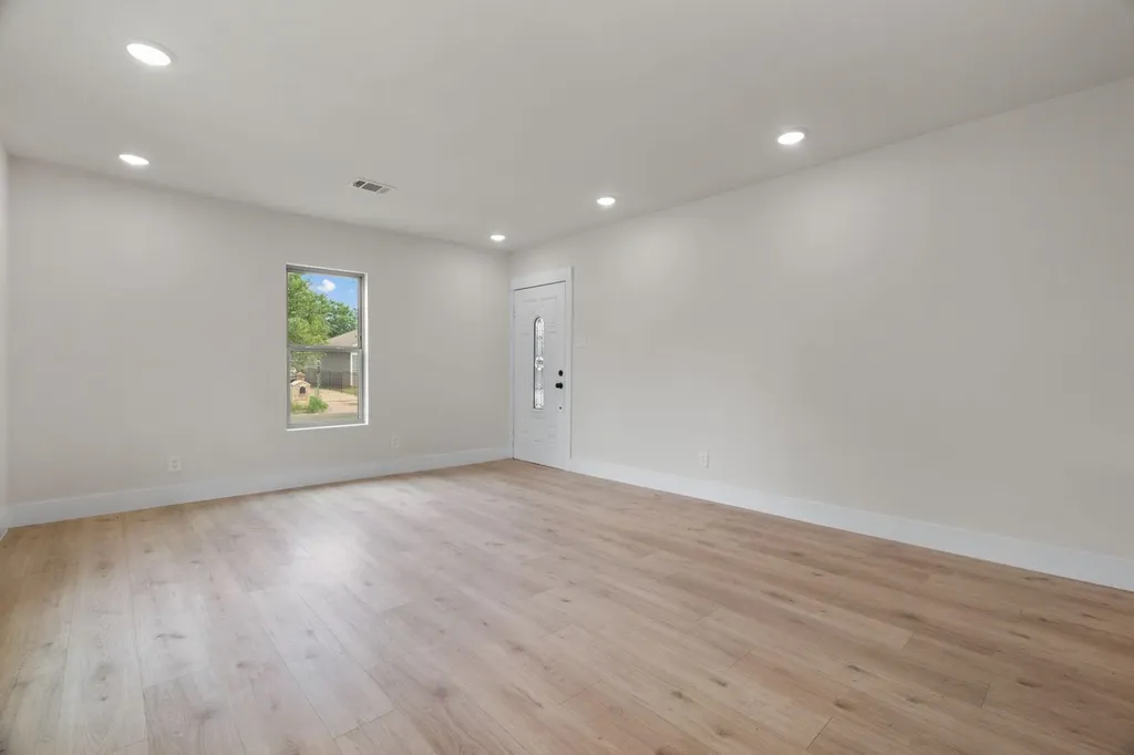 1404 E Baltimore Avenue Fort Worth TX 76104