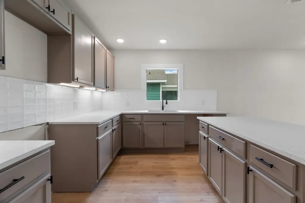 1404 E Baltimore Avenue Fort Worth TX 76104