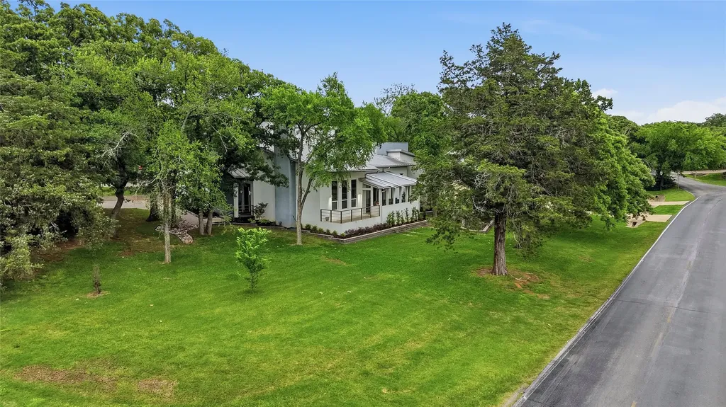 316 Comanche Drive Lake Kiowa TX 76240