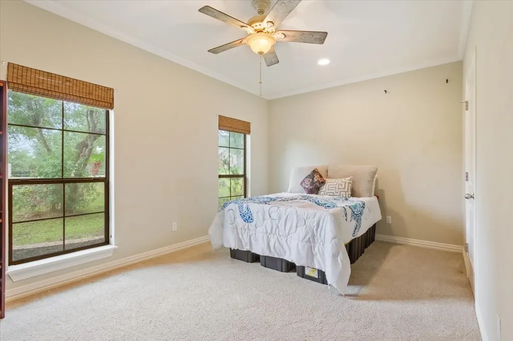 1125 Whispering Oaks China Spring TX 76633