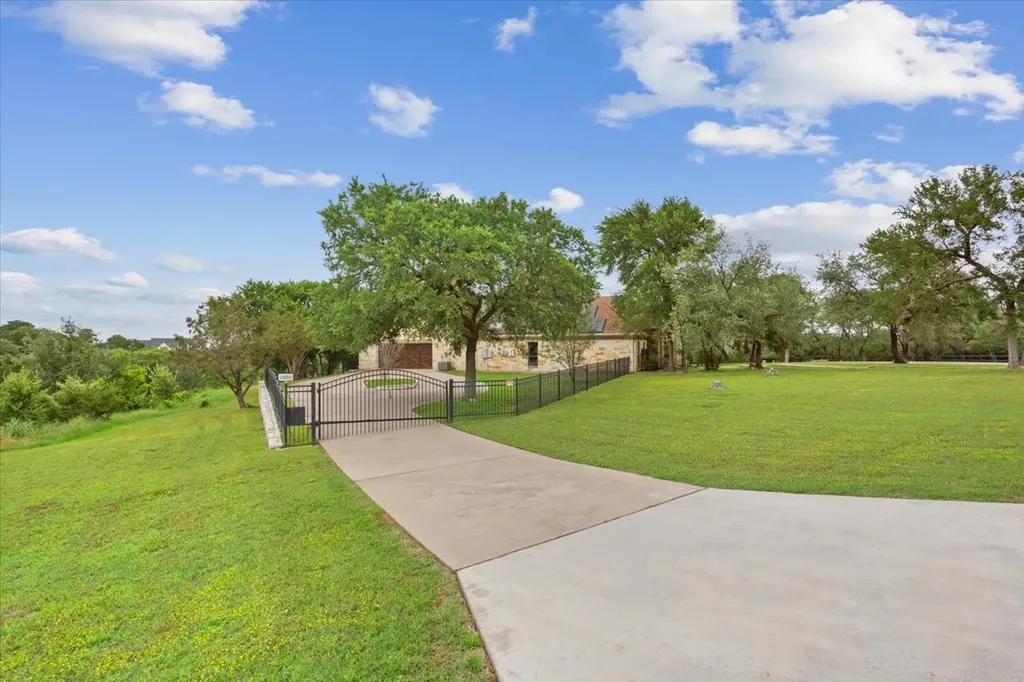 1125 Whispering Oaks China Spring TX 76633