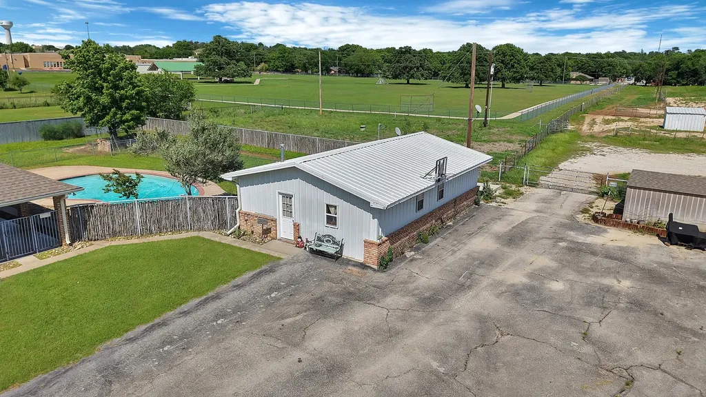 1815 Newport Road Weatherford TX 76086