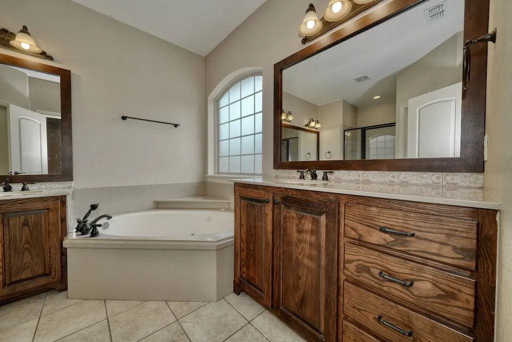 205 Heritage Court Lindale TX 75771