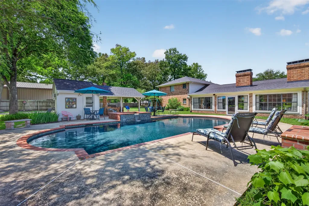 1411 Holly Street S Waskom TX 75692
