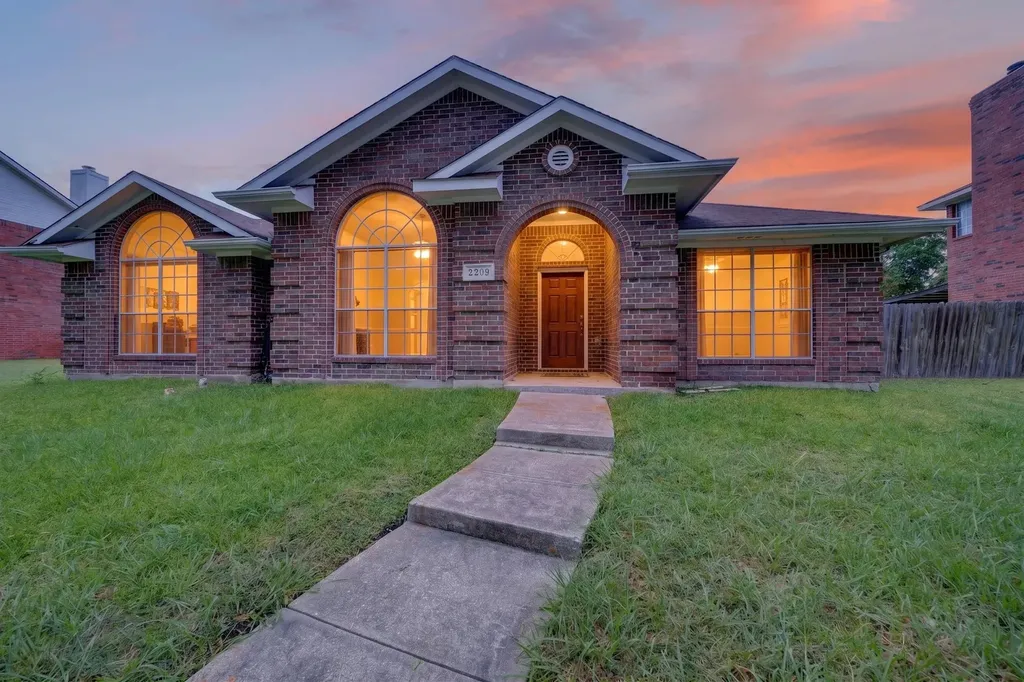 2209 Dana Drive Rowlett TX 75088