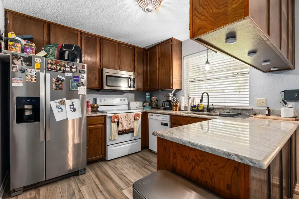 421 / 423 Bond Street Hillsboro TX 76645