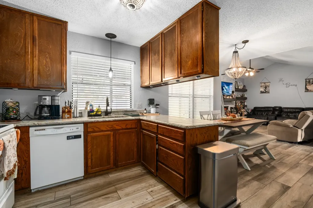 421 / 423 Bond Street Hillsboro TX 76645
