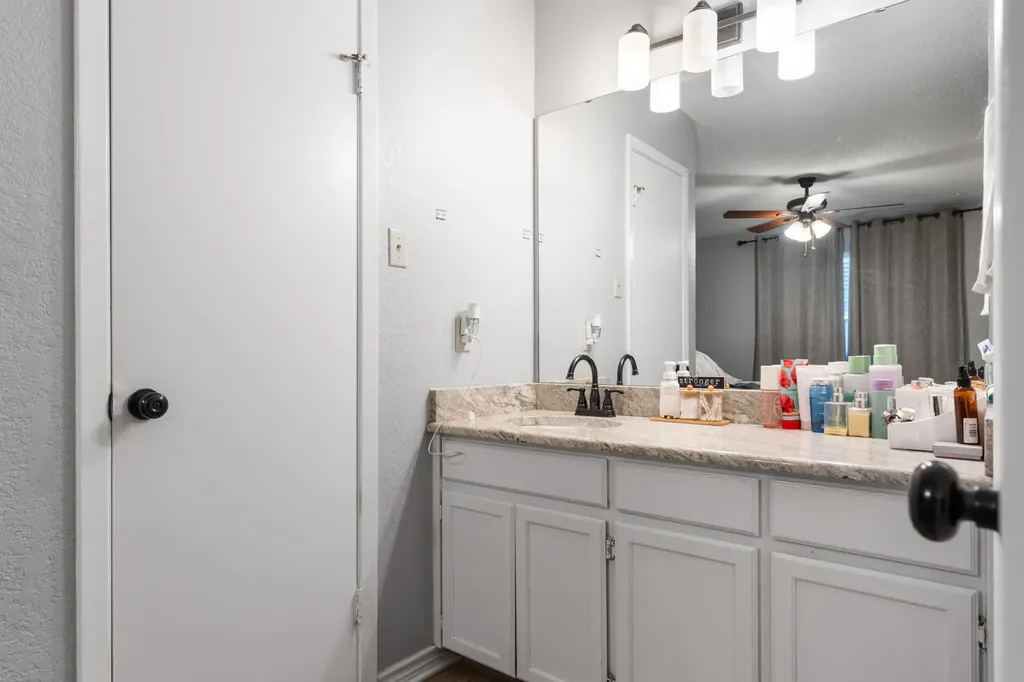 421 / 423 Bond Street Hillsboro TX 76645