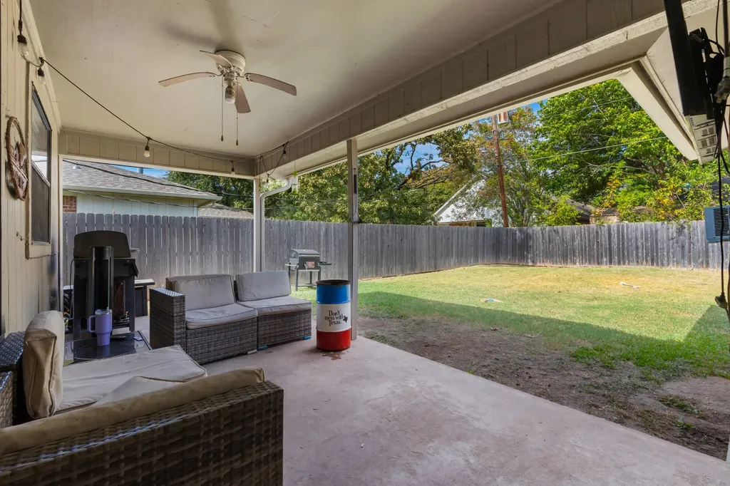421 / 423 Bond Street Hillsboro TX 76645