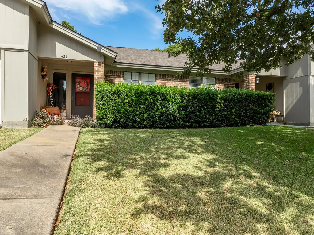 421 / 423 Bond Street Hillsboro TX 76645