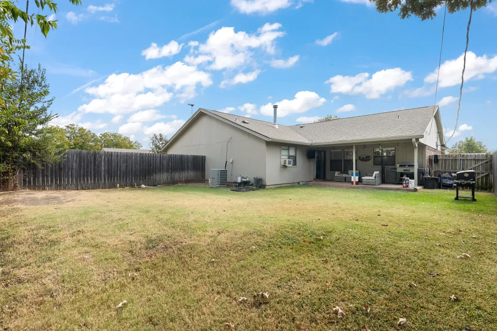421 / 423 Bond Street Hillsboro TX 76645