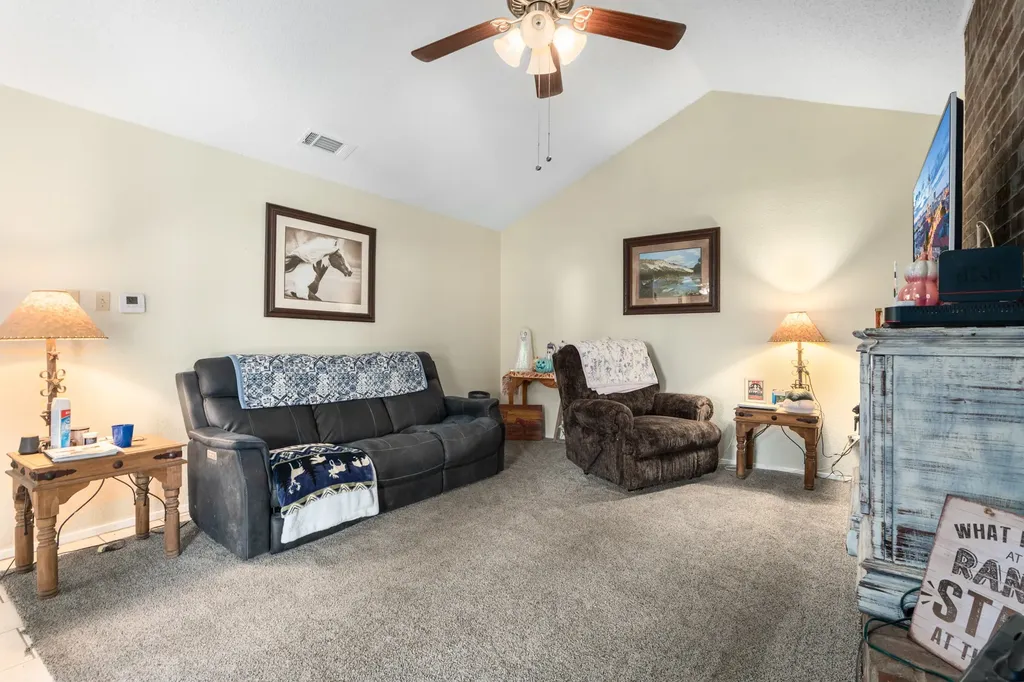 421 / 423 Bond Street Hillsboro TX 76645