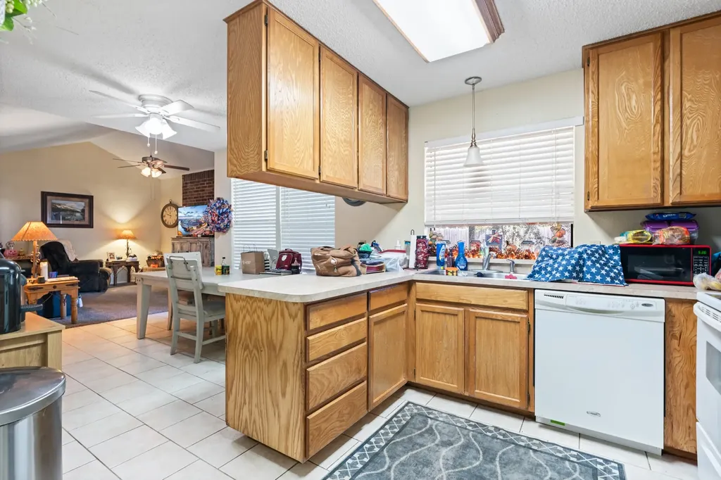 421 / 423 Bond Street Hillsboro TX 76645