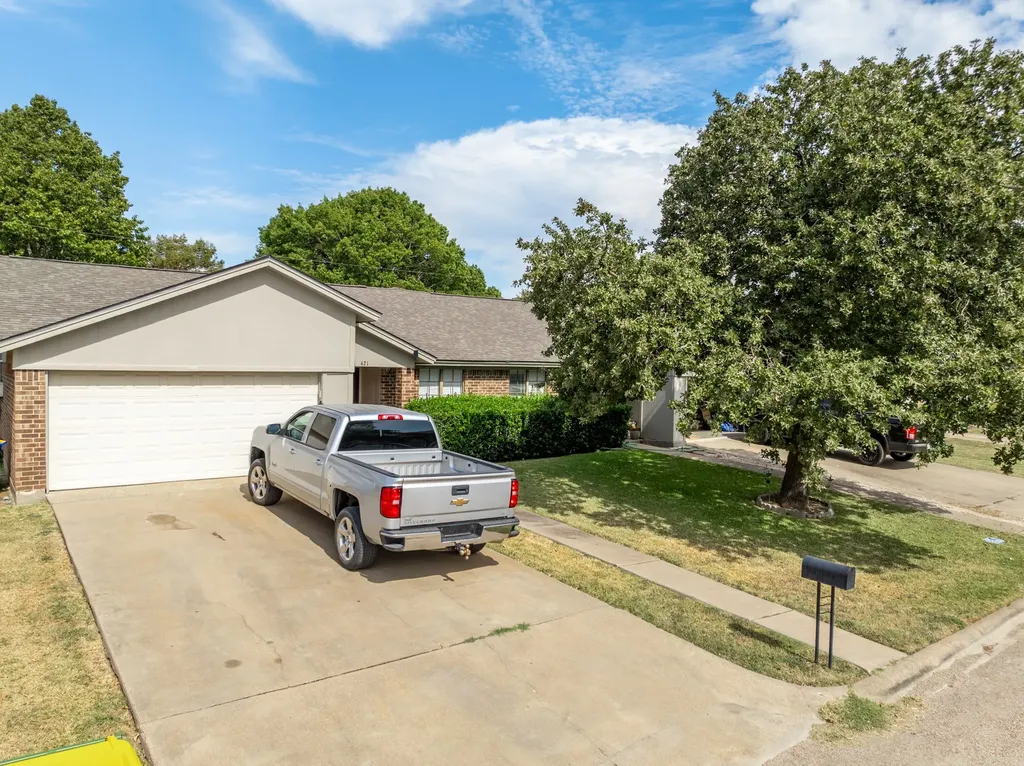 421 / 423 Bond Street Hillsboro TX 76645