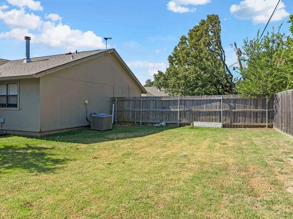 421 / 423 Bond Street Hillsboro TX 76645