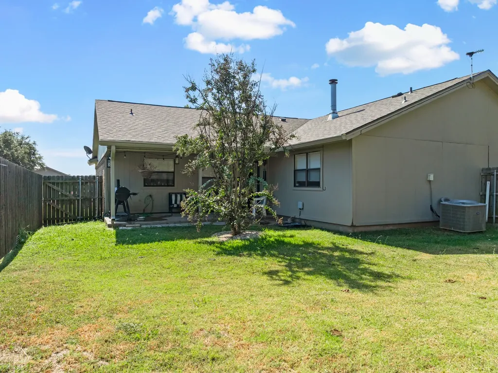 421 / 423 Bond Street Hillsboro TX 76645