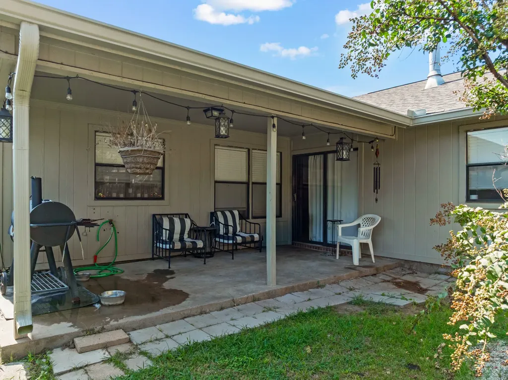 421 / 423 Bond Street Hillsboro TX 76645