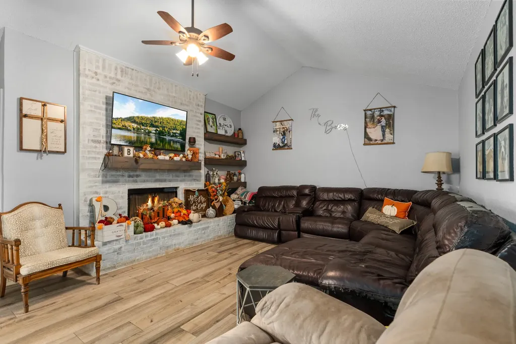 421 / 423 Bond Street Hillsboro TX 76645
