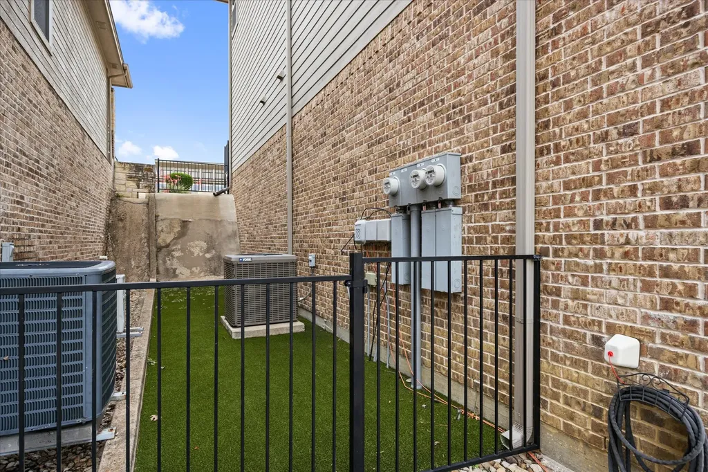 5250 Country Club Drive Granbury TX 76049