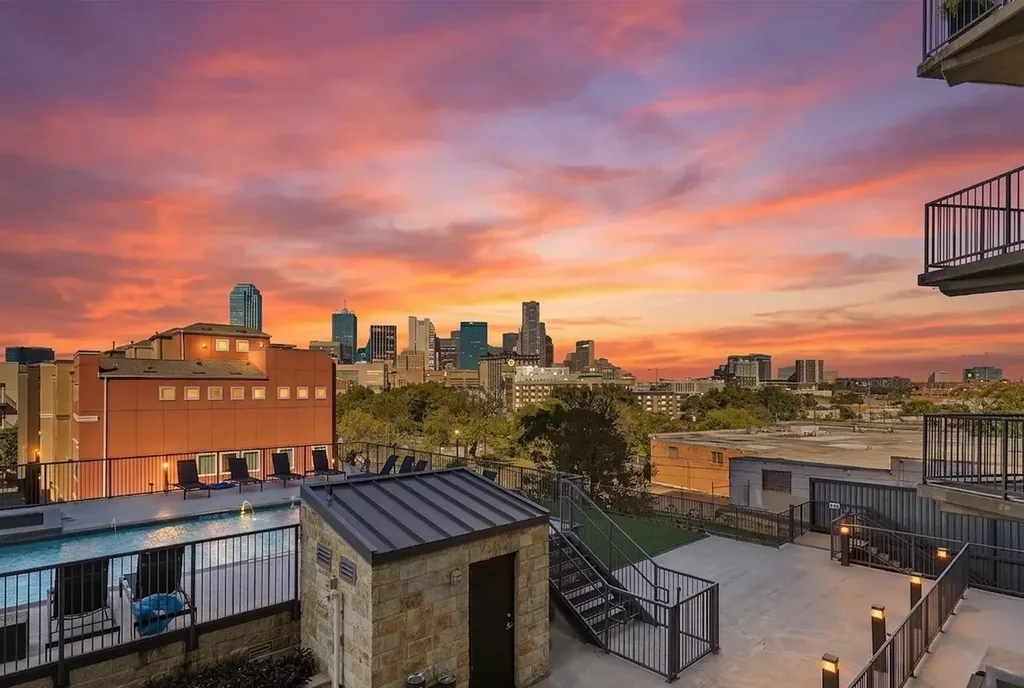 Dallas TX, 1001 Belleview Street, Unit 307