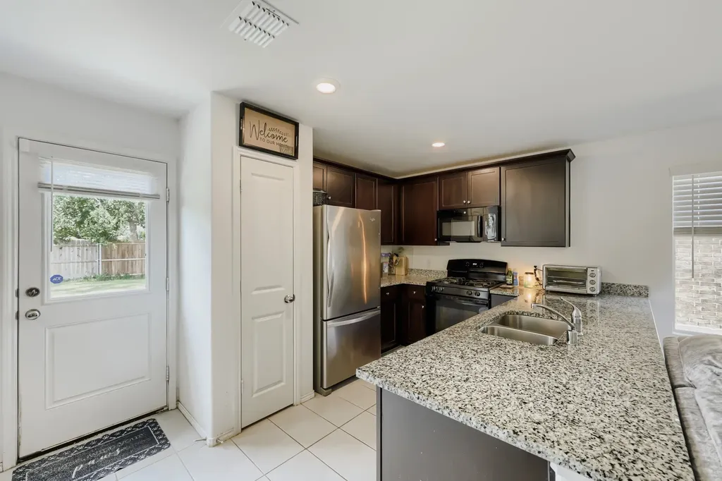 2305 Mobile Drive Ennis TX 75119
