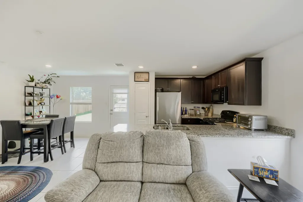 2305 Mobile Drive Ennis TX 75119