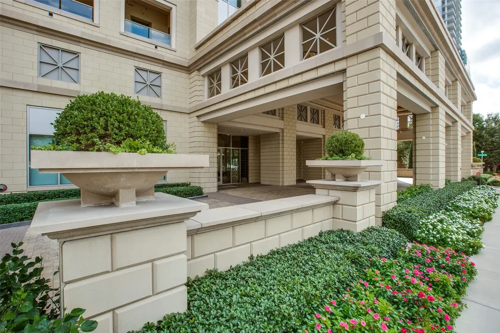2300 Wolf Street Dallas TX 75201