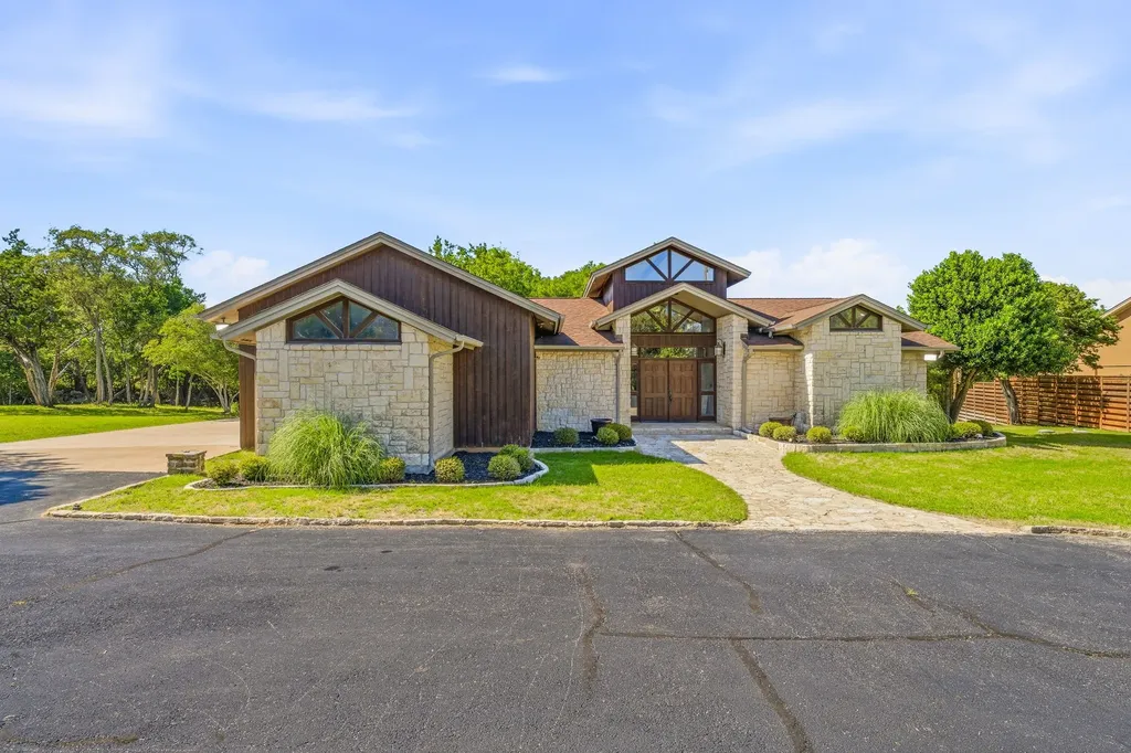 624 Williamsburg Court Granbury TX 76048