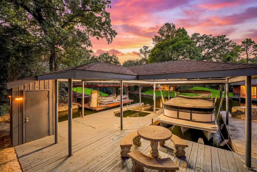 624 Williamsburg Court Granbury TX 76048