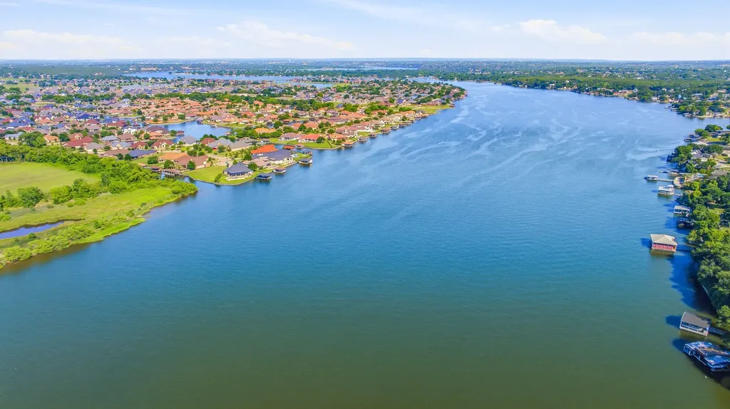 624 Williamsburg Court Granbury TX 76048