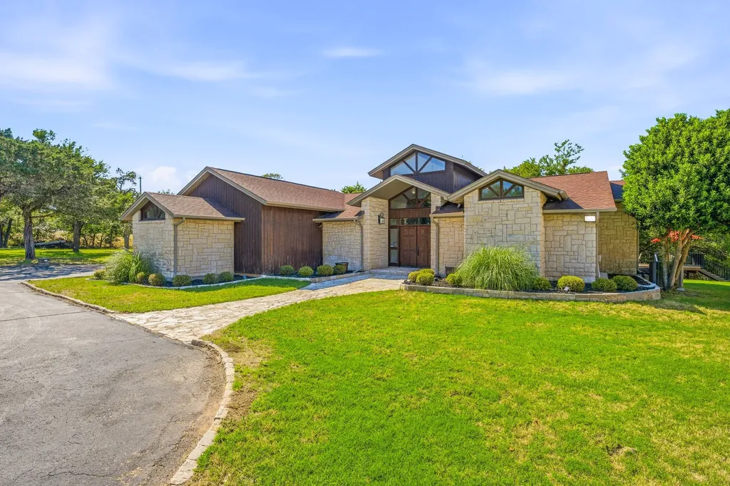 624 Williamsburg Court Granbury TX 76048