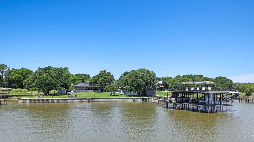 Kemp TX, 1301 Oak Hill Drive