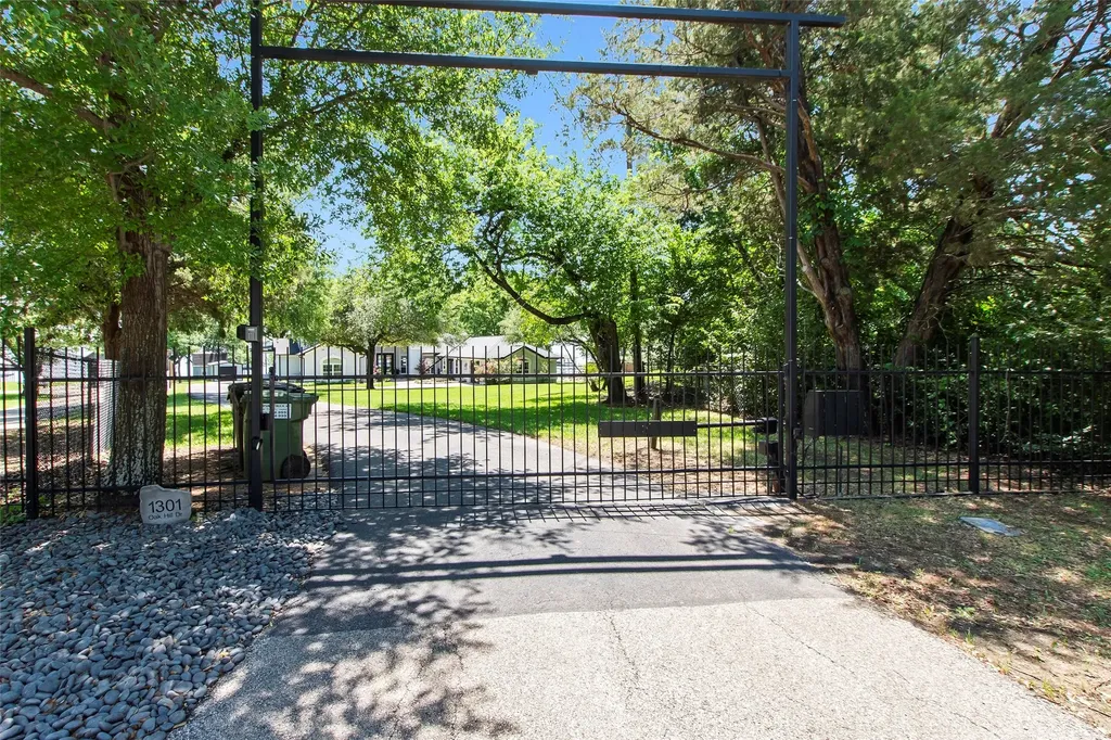 1301 Oak Hill Drive Kemp TX 75143