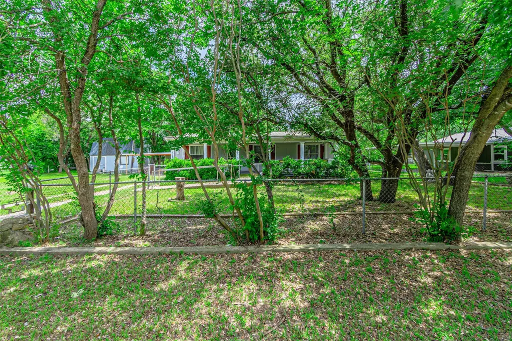 3007 Tanglewood Drive Granbury TX 76048