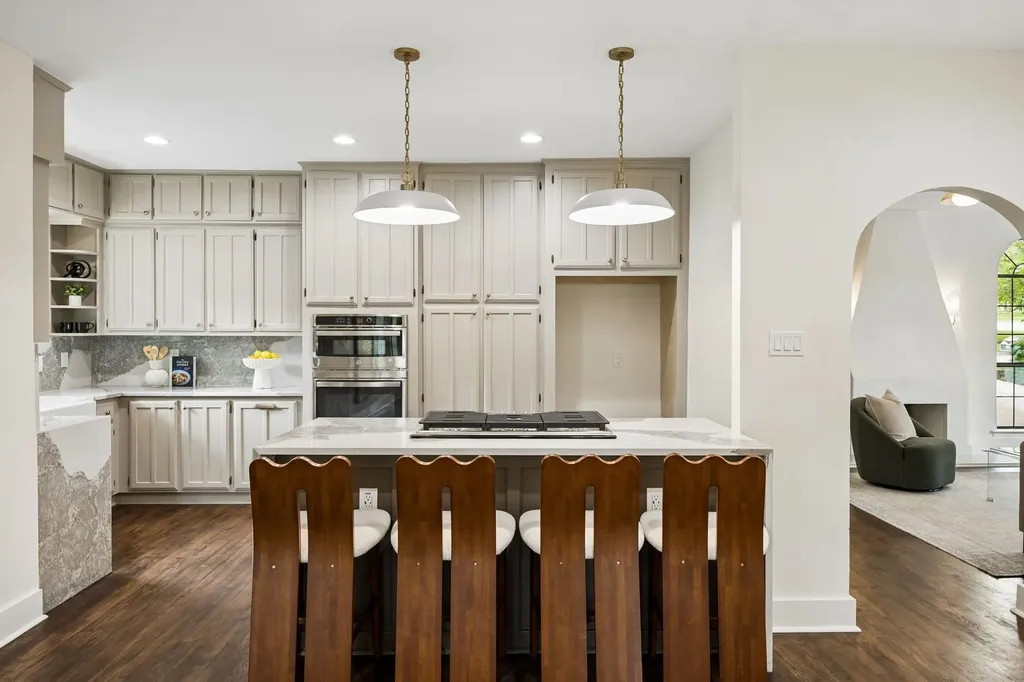 2010 Mayflower Drive Dallas TX 75208
