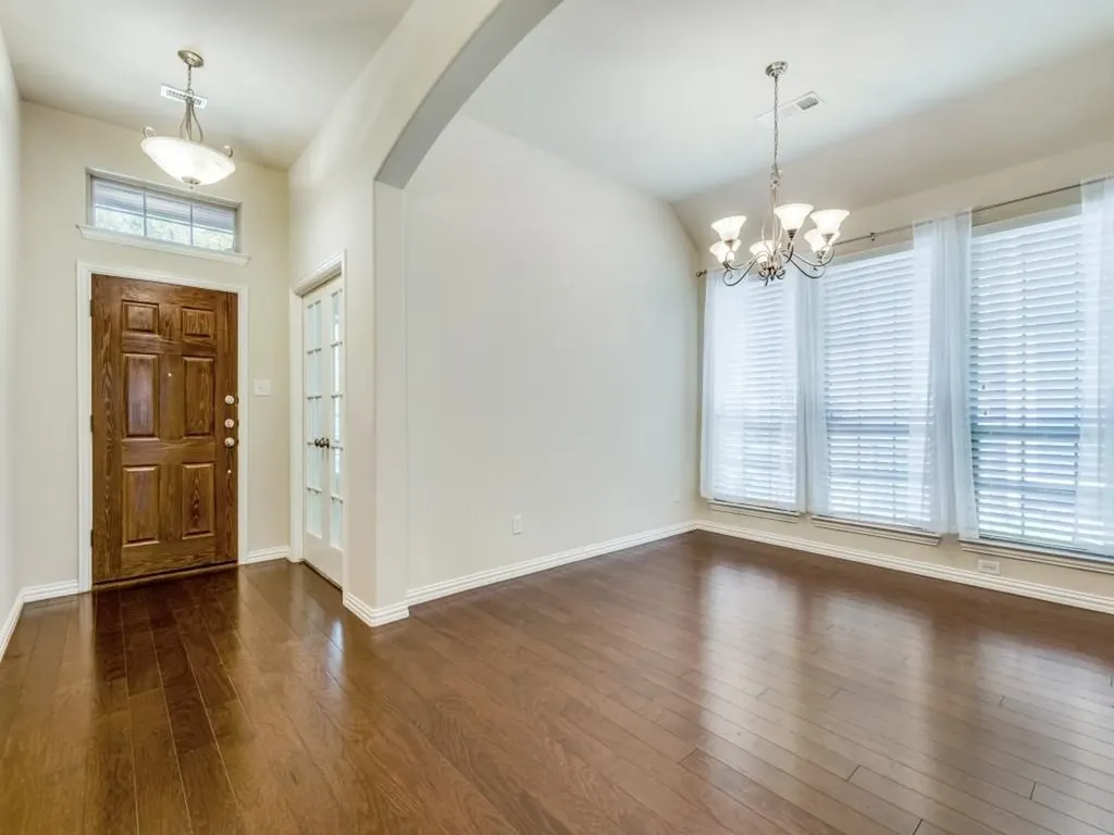 2712 Cole Castle Drive Lewisville TX 75056