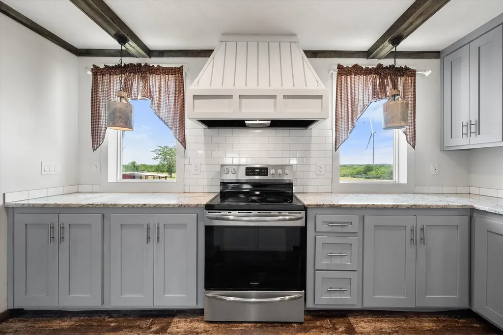 604 Lcr 208 Coolidge TX 76635