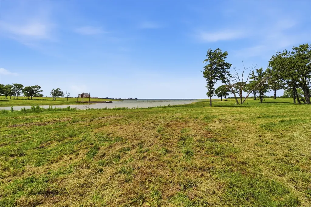 215 Lakeshore Terrace Windom TX 75492