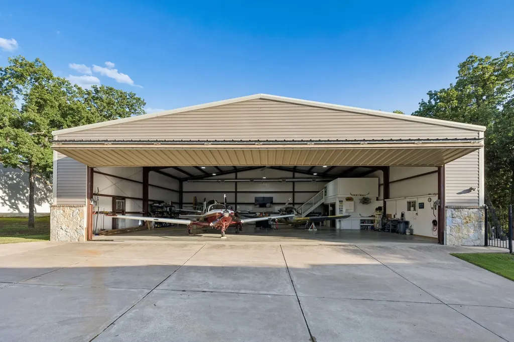 120 Hidden Valley Airpark Shady Shores TX 76208