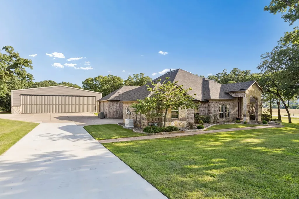 120 Hidden Valley Airpark Shady Shores TX 76208