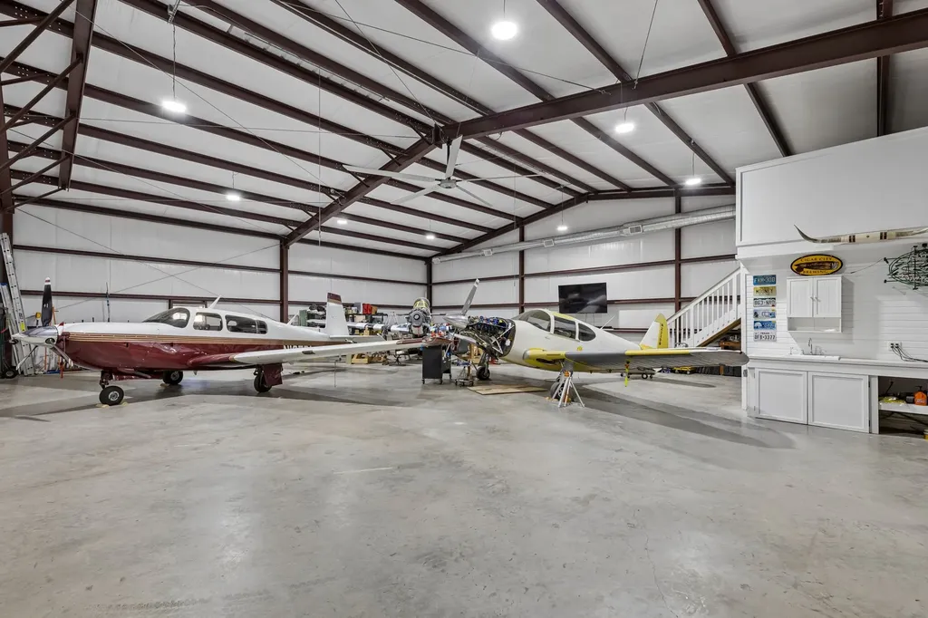 120 Hidden Valley Airpark Shady Shores TX 76208