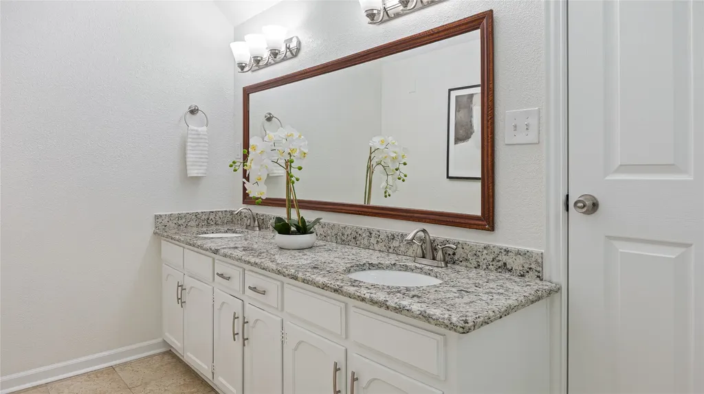 1924 Dakar Road E Fort Worth TX 76116