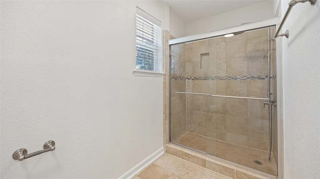1924 Dakar Road E Fort Worth TX 76116