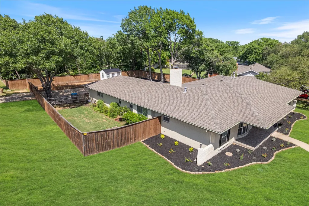 1924 Dakar Road E Fort Worth TX 76116