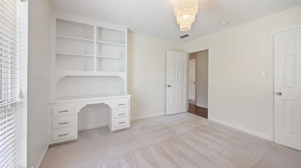1924 Dakar Road E Fort Worth TX 76116