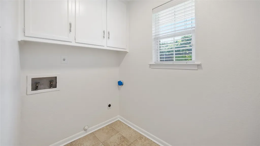 1924 Dakar Road E Fort Worth TX 76116