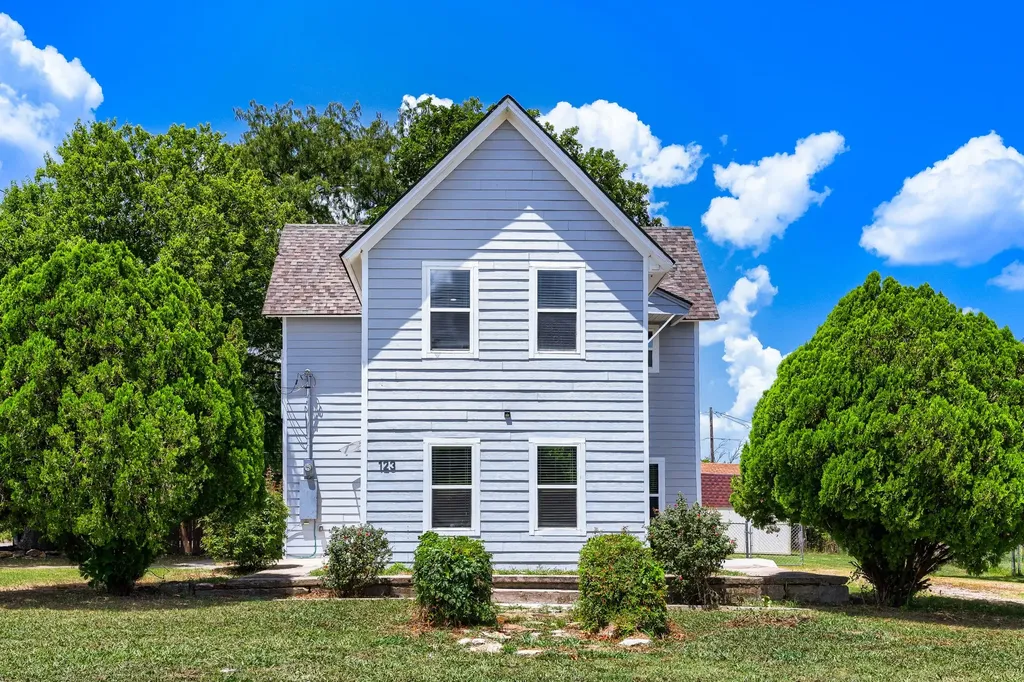 123 S 2nd Street Sanger TX 76266