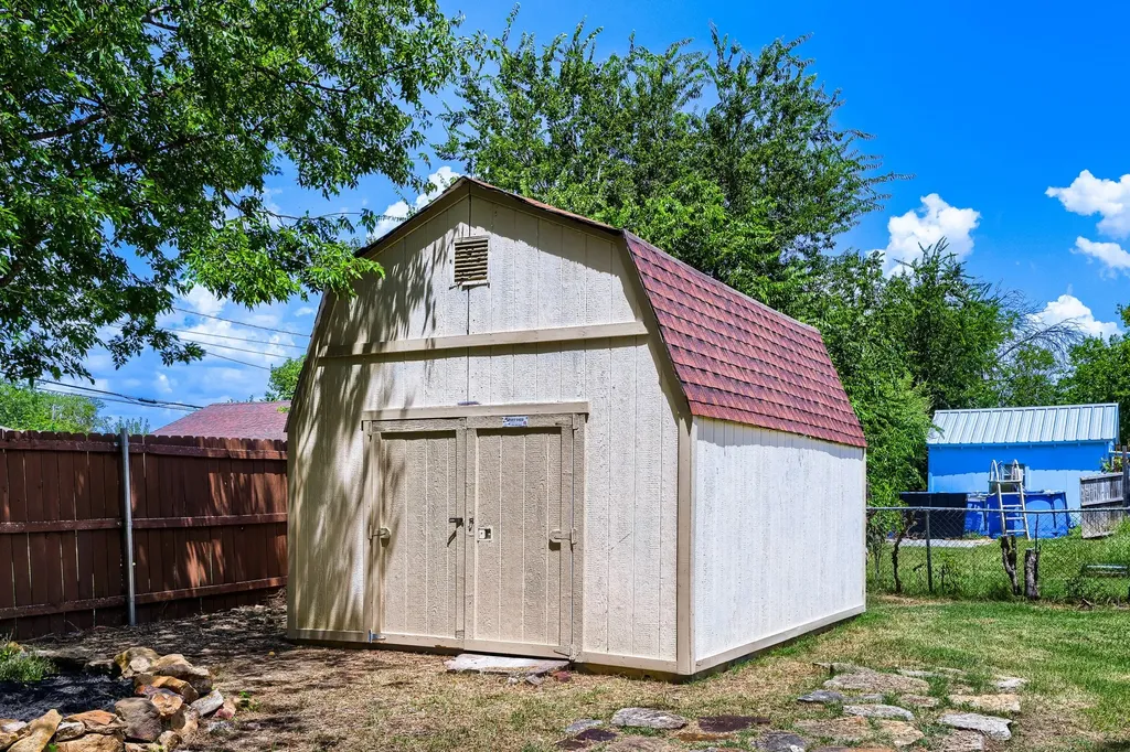 123 S 2nd Street Sanger TX 76266