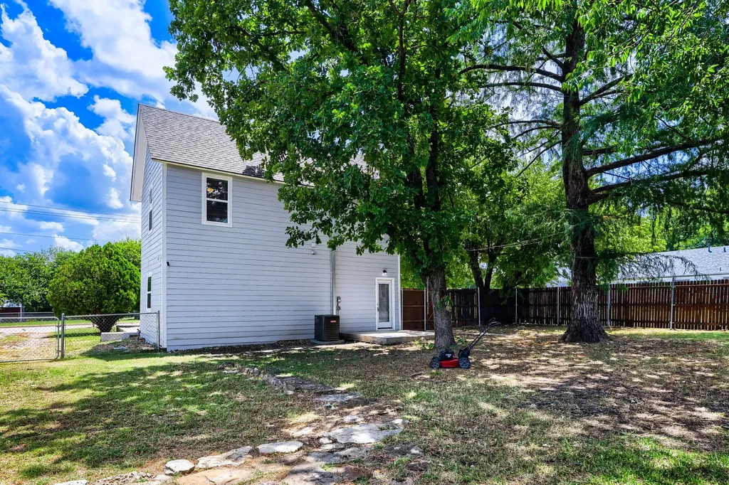123 S 2nd Street Sanger TX 76266