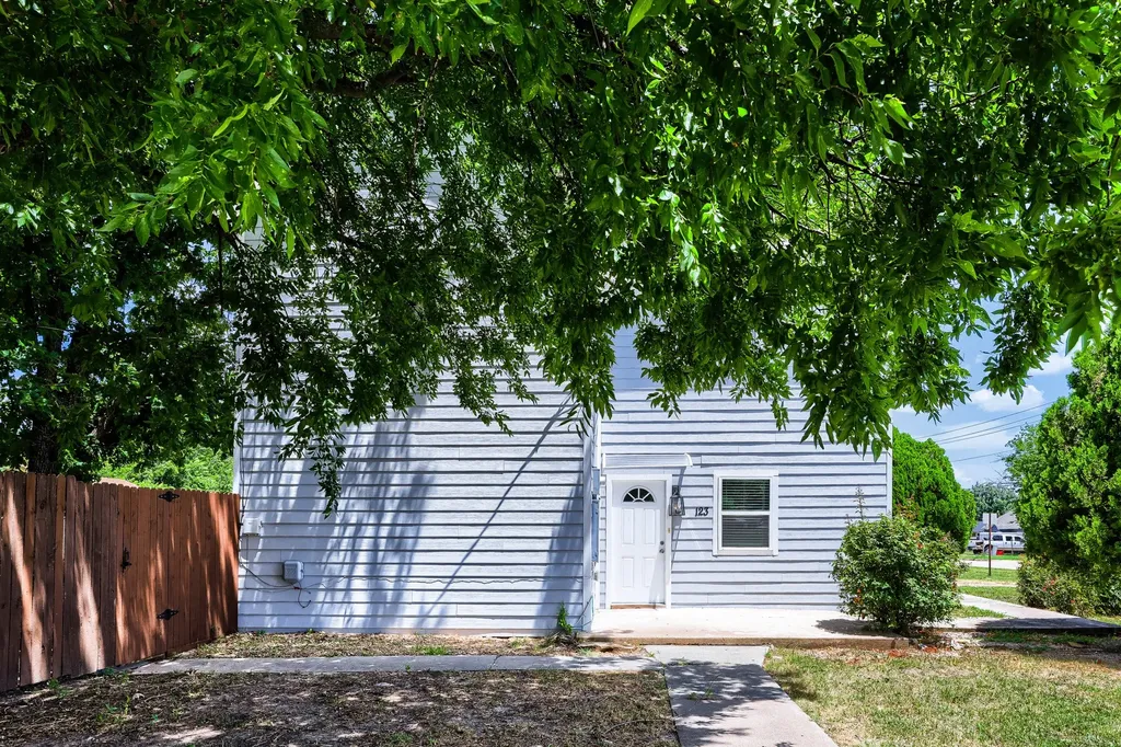 123 S 2nd Street Sanger TX 76266